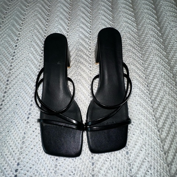 Trendy Black Square Toe Sandal with Black Heel - New - Size 41 - Picture 2 of 6